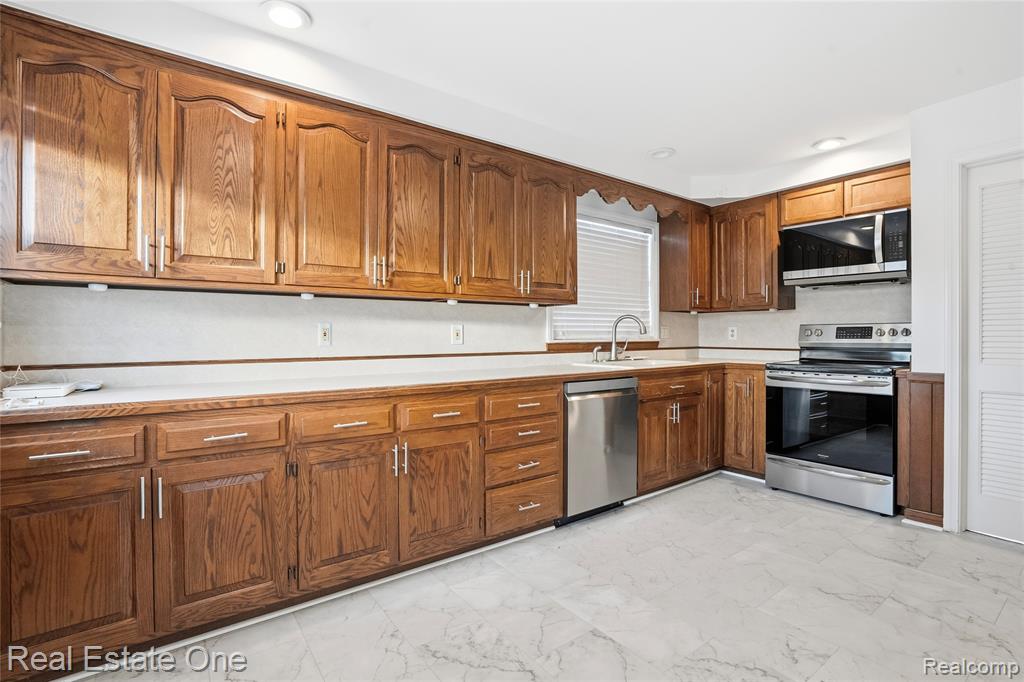 6341 N Charlesworth Street, Dearborn Heights, MI 48127 — Photo 7