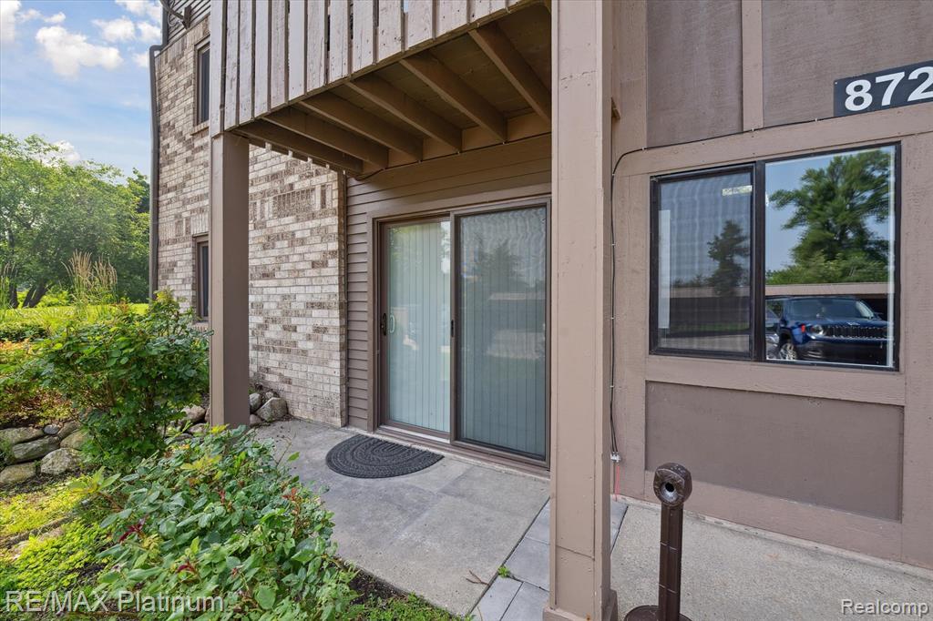 8723 Meadowbrook Drive, Brighton, MI 48116 — Photo 3