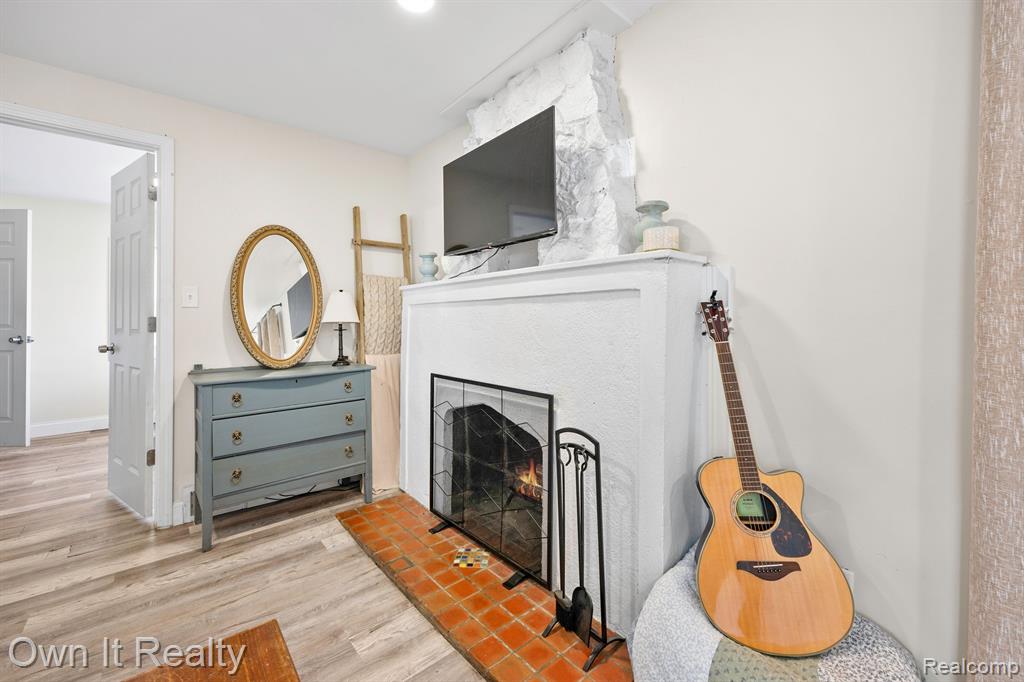 469 LAKESIDE Drive, Waterford, MI 48328 — Photo 14