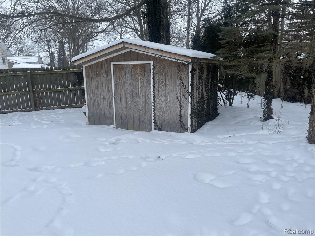 980 Indiana Avenue, Marysville, MI 48040 — Photo 44