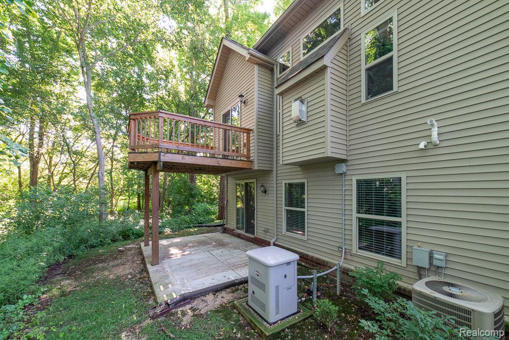 9546 KINGSWAY Circle, Clarkston, MI 48348 — Photo 65