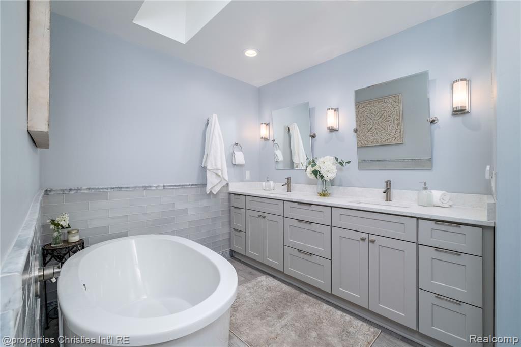 437 Covington Court, 68, Northville, MI 48168 — Photo 26