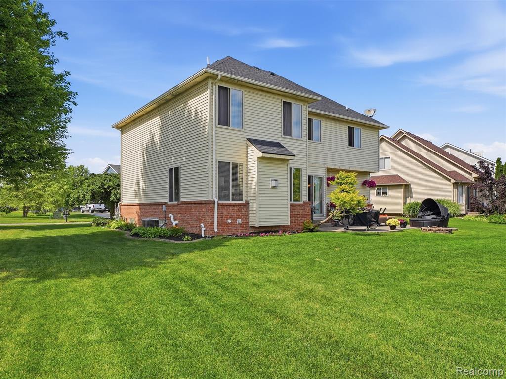 23621 Crescent Ridge Drive, New Boston, MI 48164 — Photo 31