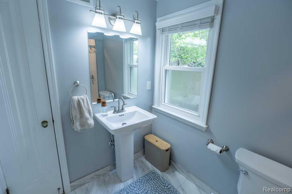 244 Gladwin Avenue, Commerce Twp, MI — Photo 25