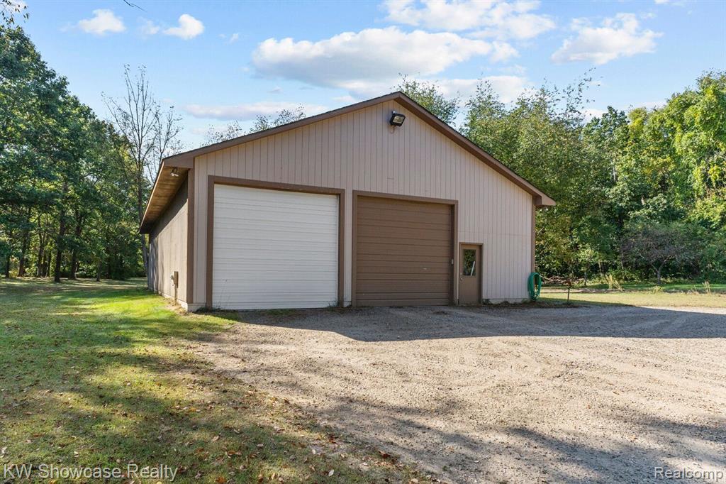 766 WHITE HOUSE Drive, Highland, MI 48356 — Photo 68