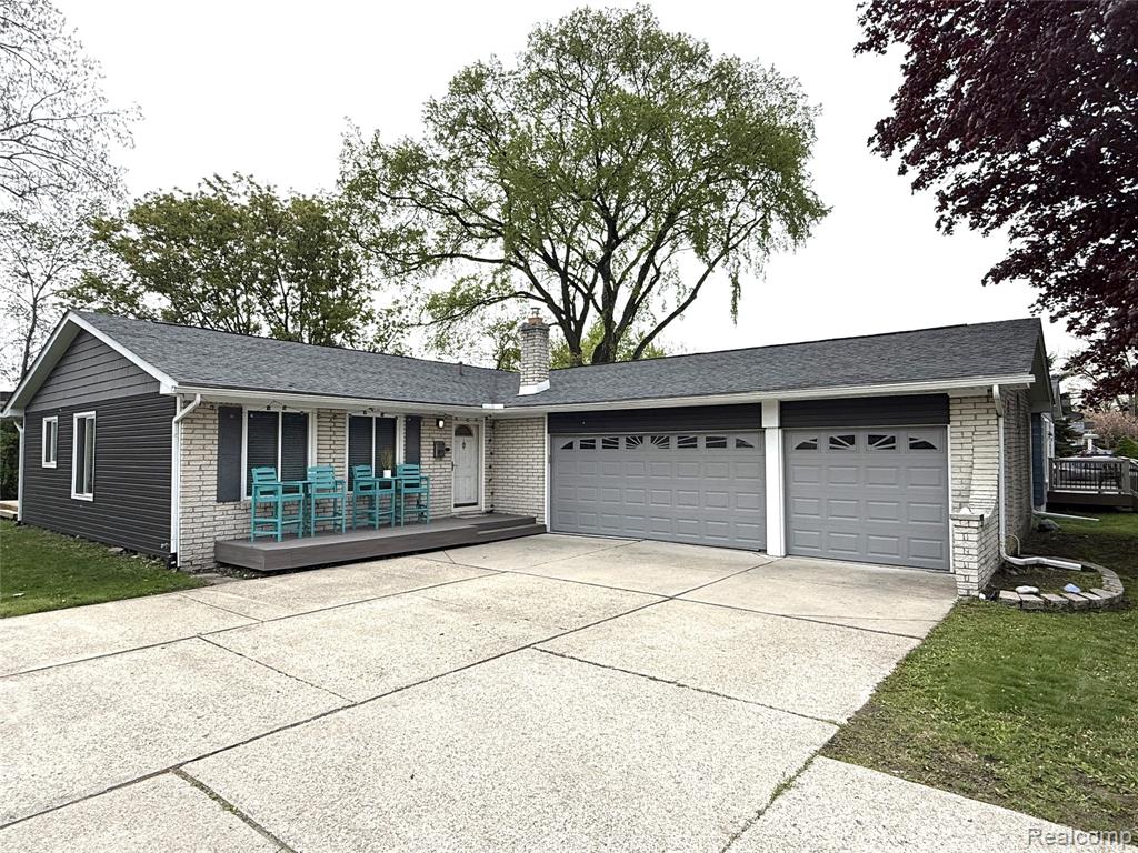 27860 Park Court, Madison Heights, MI 48071 — Photo 2