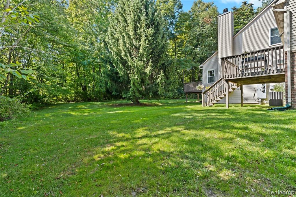 10484 Northvalley Court, Hartland, MI 48353 — Photo 39