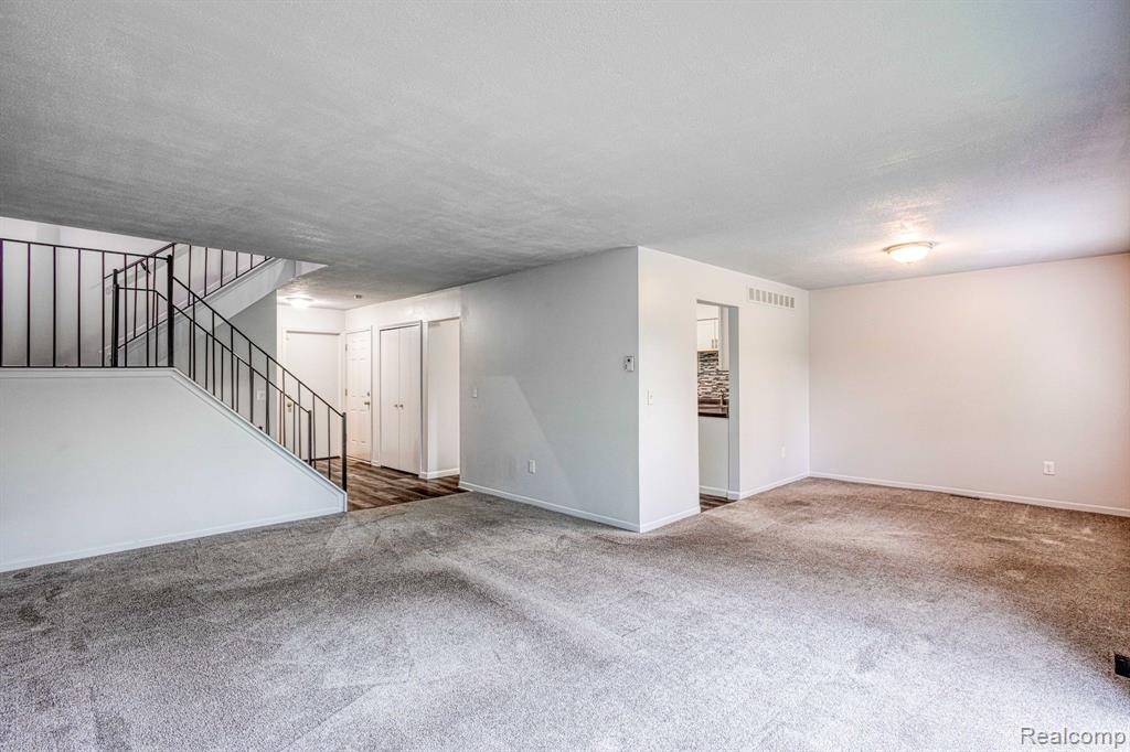 26188 SUMMERDALE Drive, Southfield, MI 48033 — Photo 9