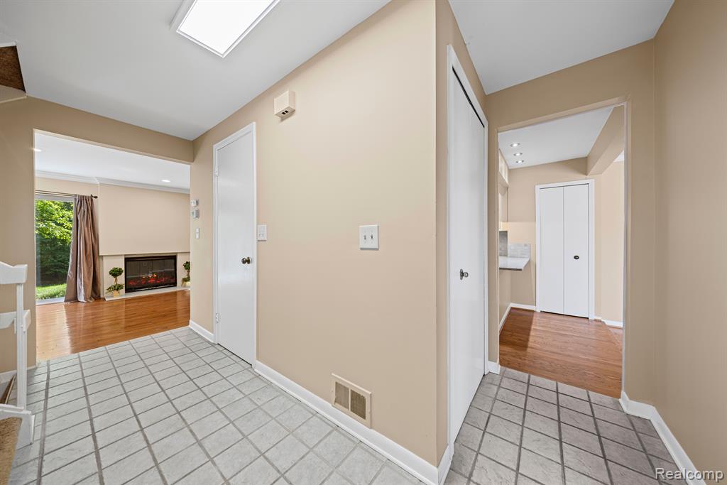 5206 RICHARD RUN WEST, West Bloomfield, MI — Photo 2