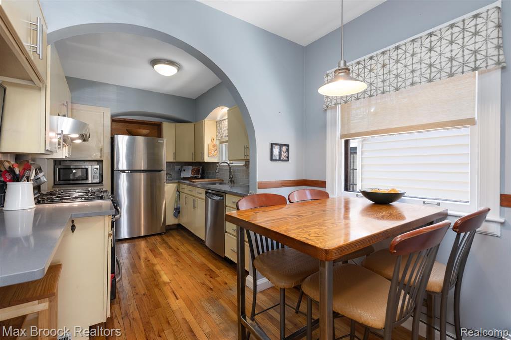 831 W OAKRIDGE Street, Ferndale, MI 48220 — Photo 13