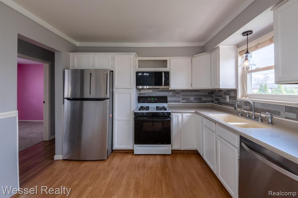 41948 Betley Drive, Sterling Heights, MI 48313 — Photo 12