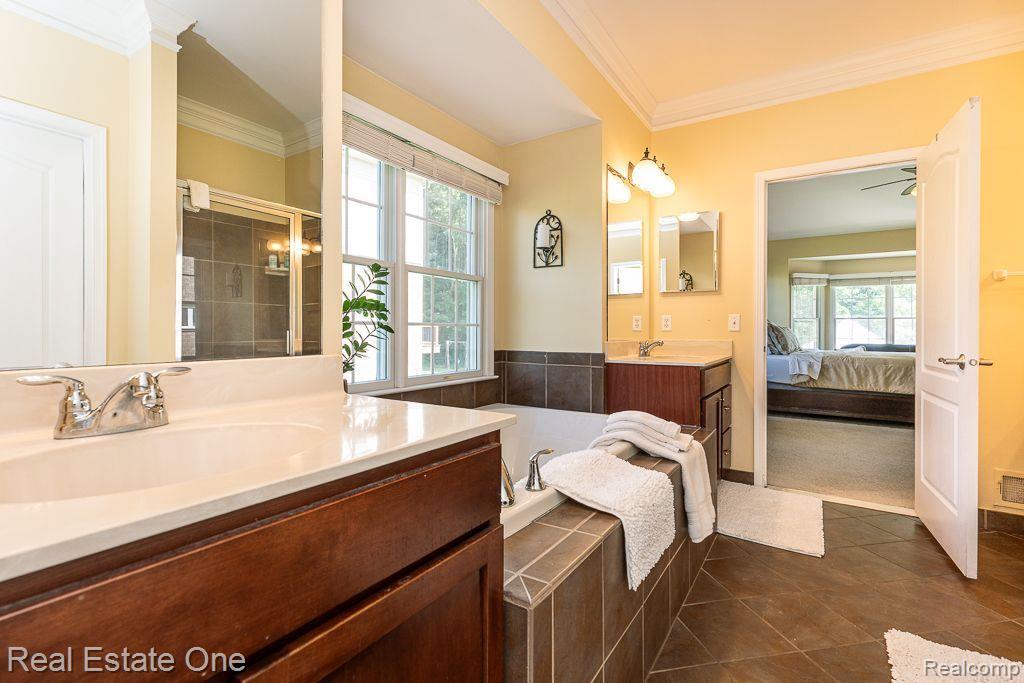 523 WYNSTONE Circle N, Oakland, MI — Photo 29