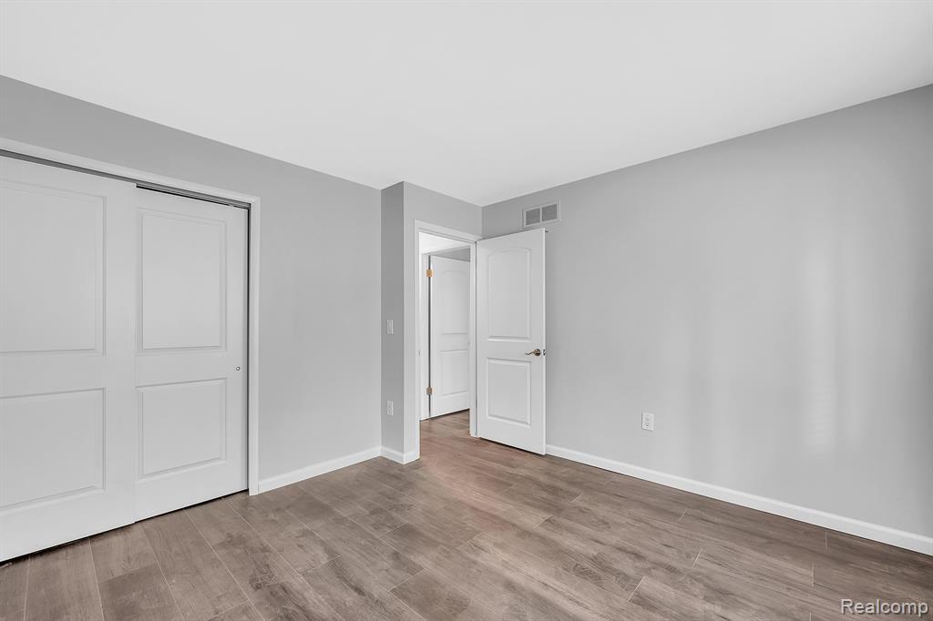 1963 WICKHAM Street, Royal Oak, MI 48073 — Photo 12