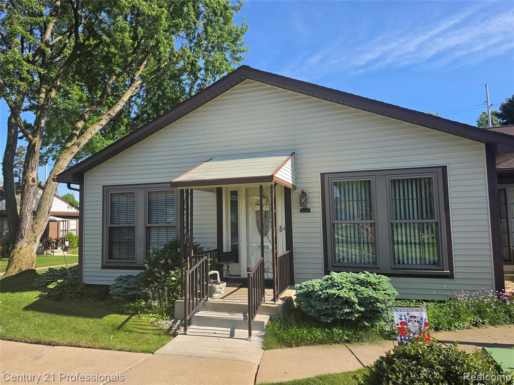 40318 Newport Drive, Plymouth, MI 48170 — front exterior