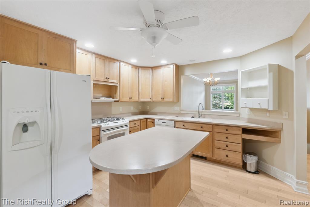 4172 Hamlet Cove, 14, Bath, MI 48808 — Photo 9