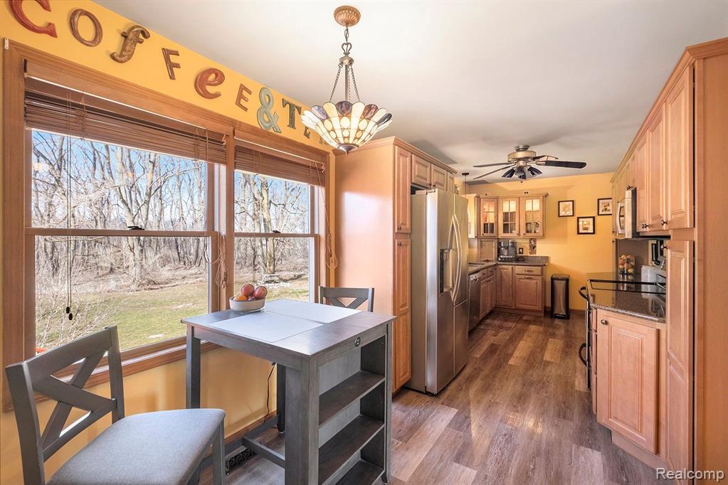 6475 HARTLAND Road, Fenton, MI 48430 — Photo 11