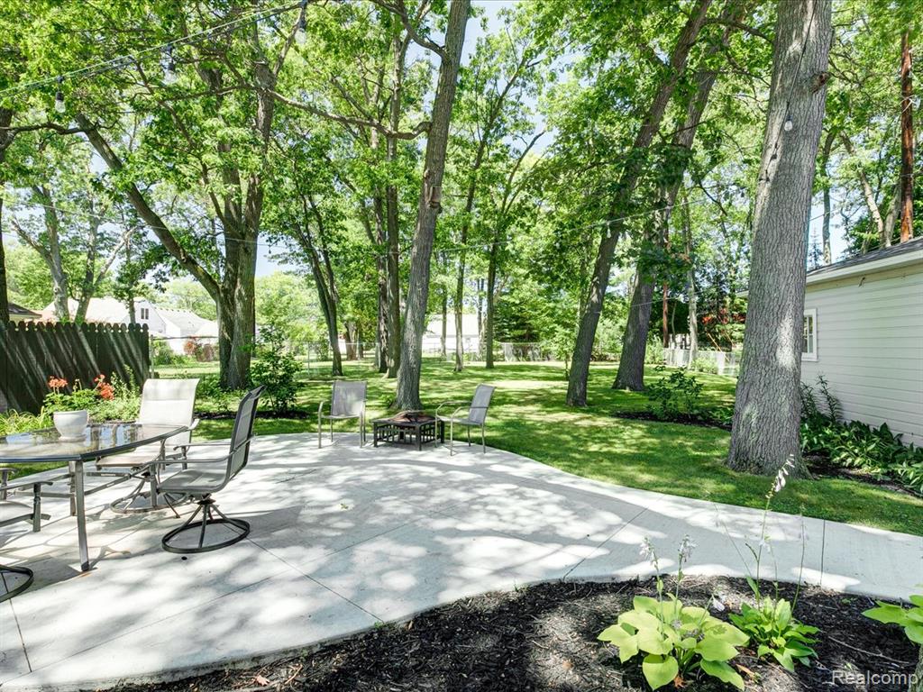 825 Sanborn Street, Port Huron, MI 48060 — Photo 28
