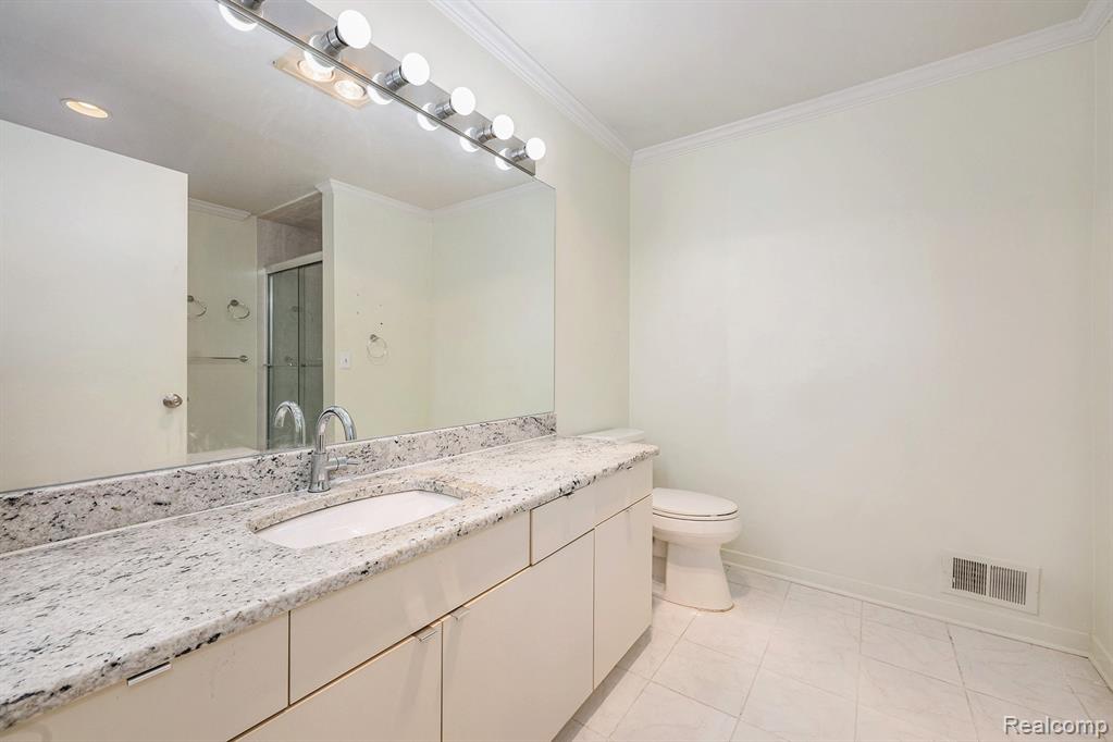 7446 Pepper Creek, West Bloomfield, MI — Photo 16