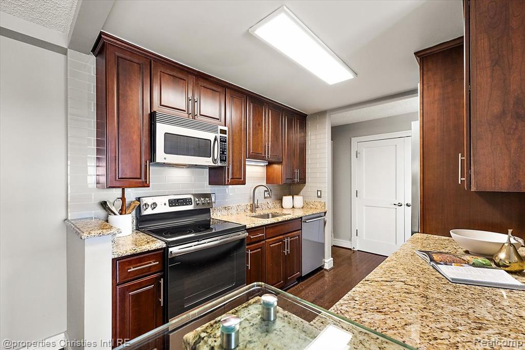 411 S Old Woodward Avenue, 824, Birmingham, MI 48009 — Photo 9