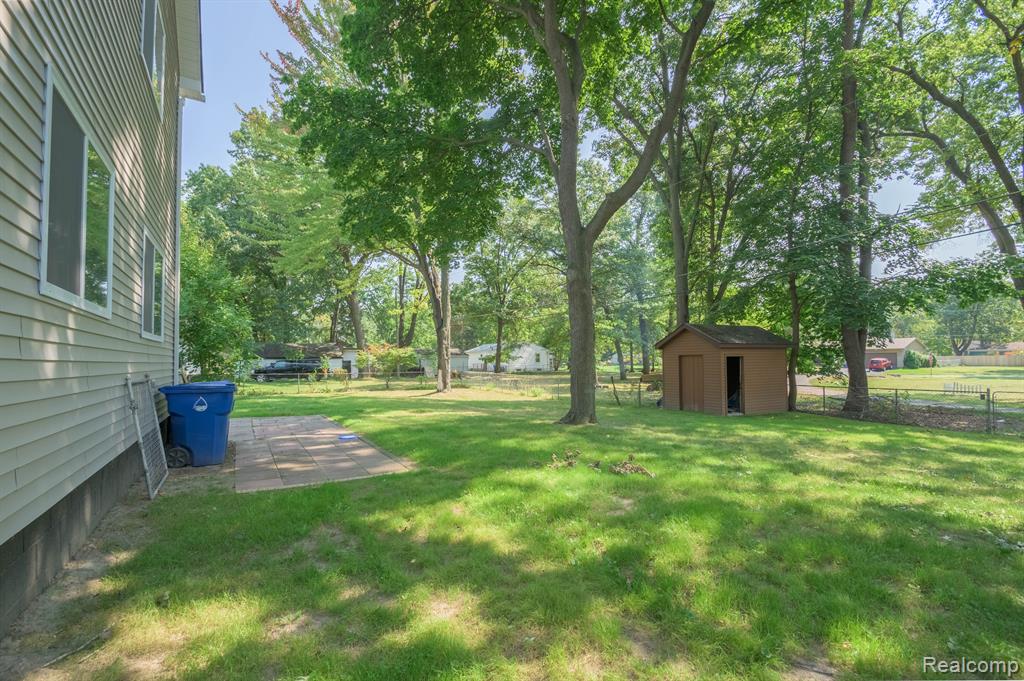 5733 CRESCENT Road, Waterford, MI 48327 — Photo 28