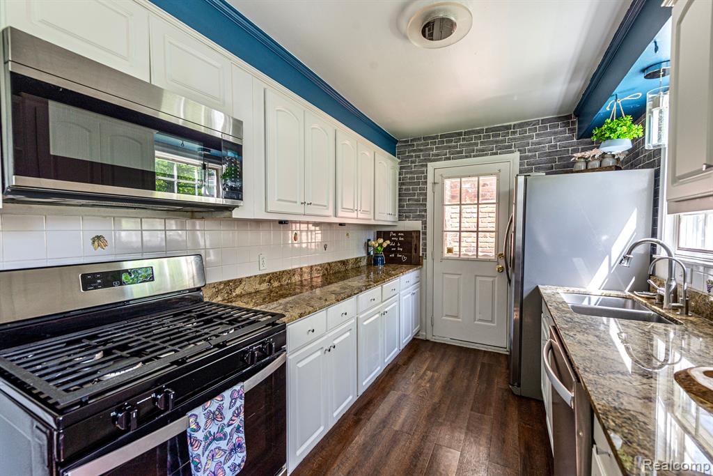 6861 N CLUNBURY Road, West Bloomfield, MI — Photo 3