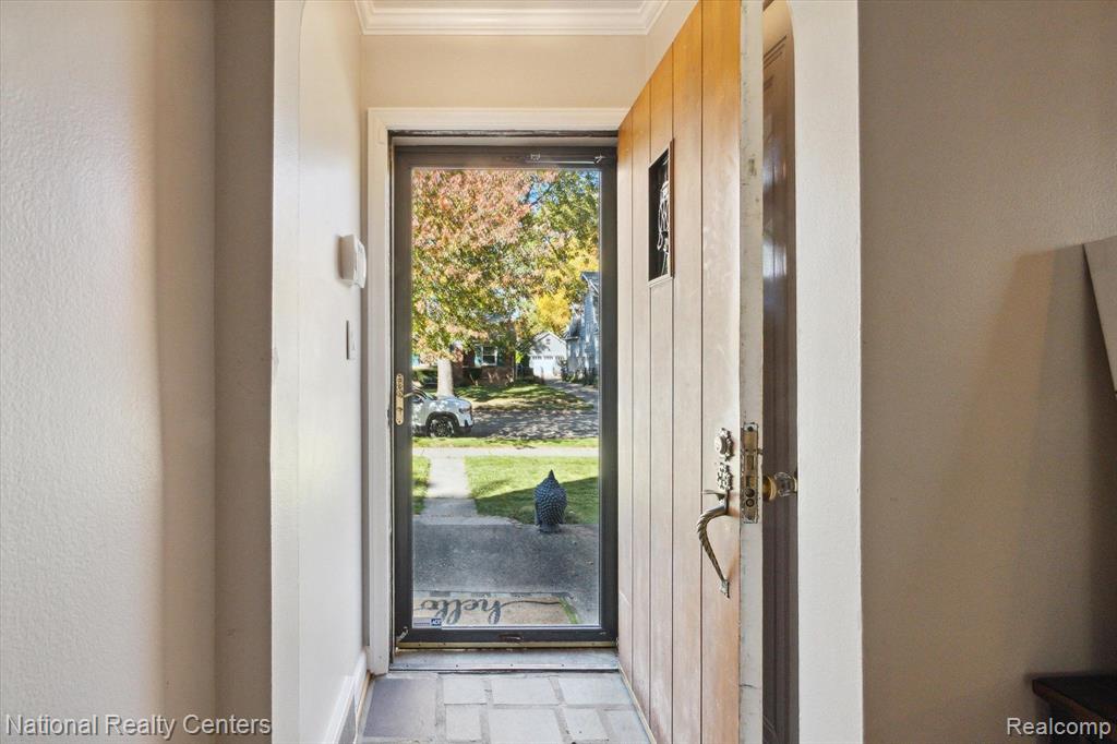 913 ORCHARD GROVE Drive, Royal Oak, MI 48067 — Photo 2
