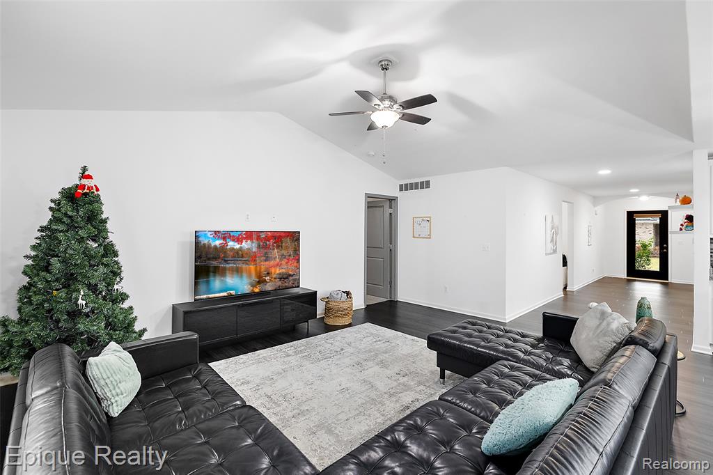 86 Crosbie, Lake Orion, MI 48362 — Photo 13