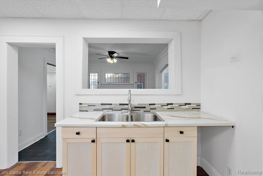 9417 E OUTER Drive, Detroit, MI 48213 — Photo 10