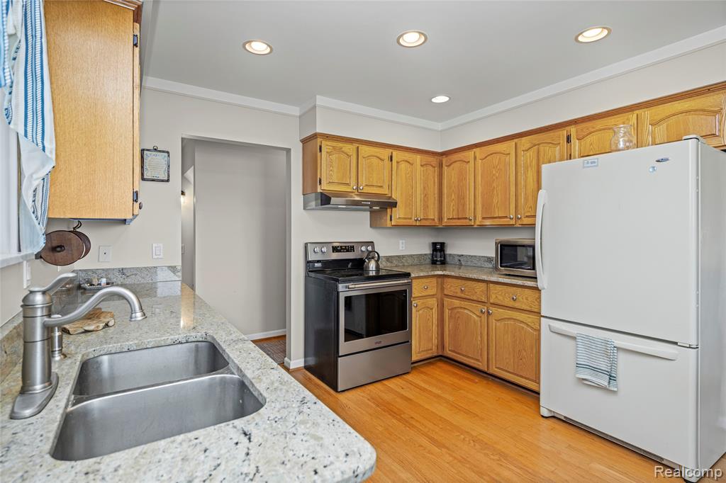 9510 Beechcrest Street, White Lake, MI — Photo 9