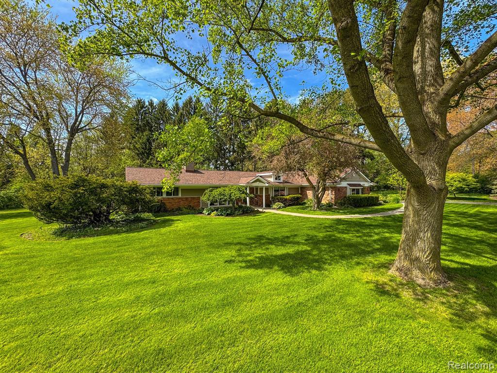 4540 BURNLEY Drive, Bloomfield Hills, MI 48304 — Photo 36