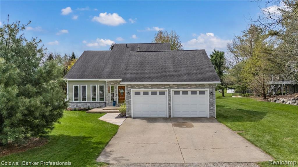 715 Eagle Hill, Ortonville, MI 48462 — front exterior