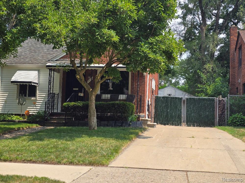 19470 Grandville Avenue - Photo 2