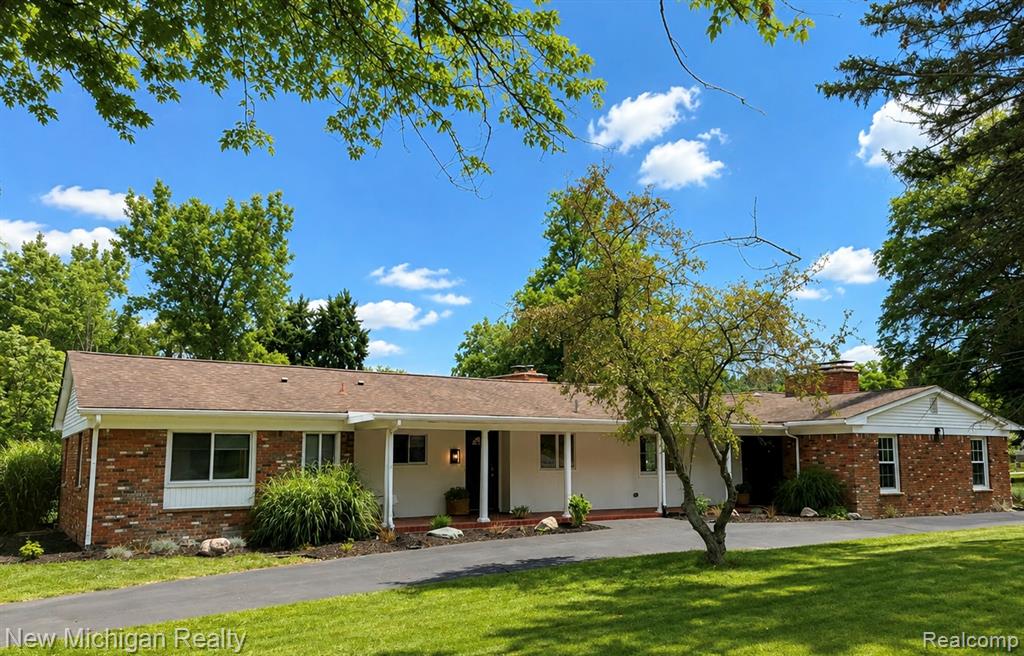 34281 W Thornbrook Drive, Farmington, MI 48335