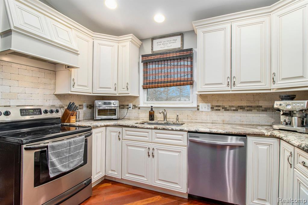 1378 Hampshire Drive, Canton, MI 48188 — Photo 9