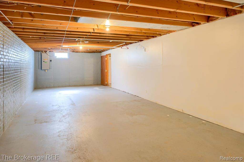 5495 E Coldwater Road, Flint, MI 48506 — Photo 37