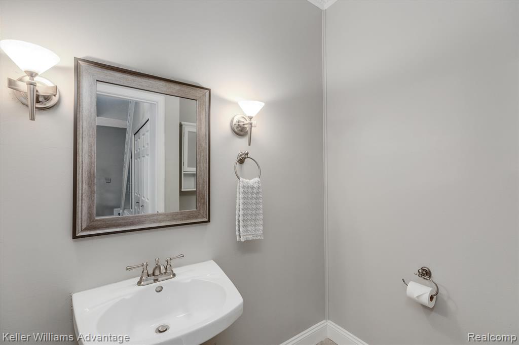 49573 DONOVAN Boulevard, Plymouth, MI 48170 — Photo 18