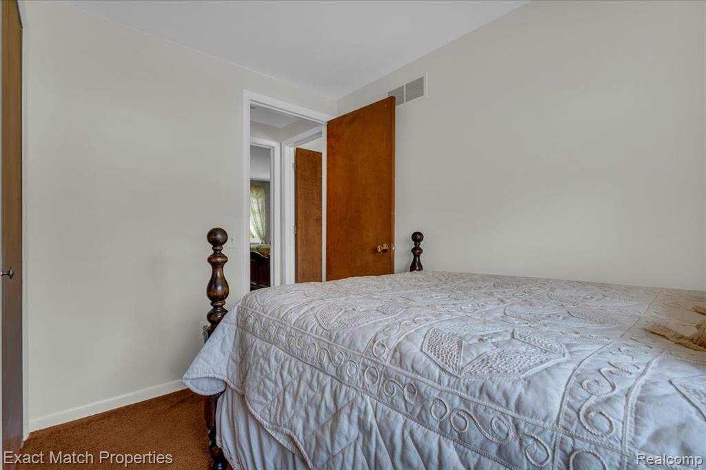 7180 HOWELL Avenue, Waterford, MI 48327 — Photo 33