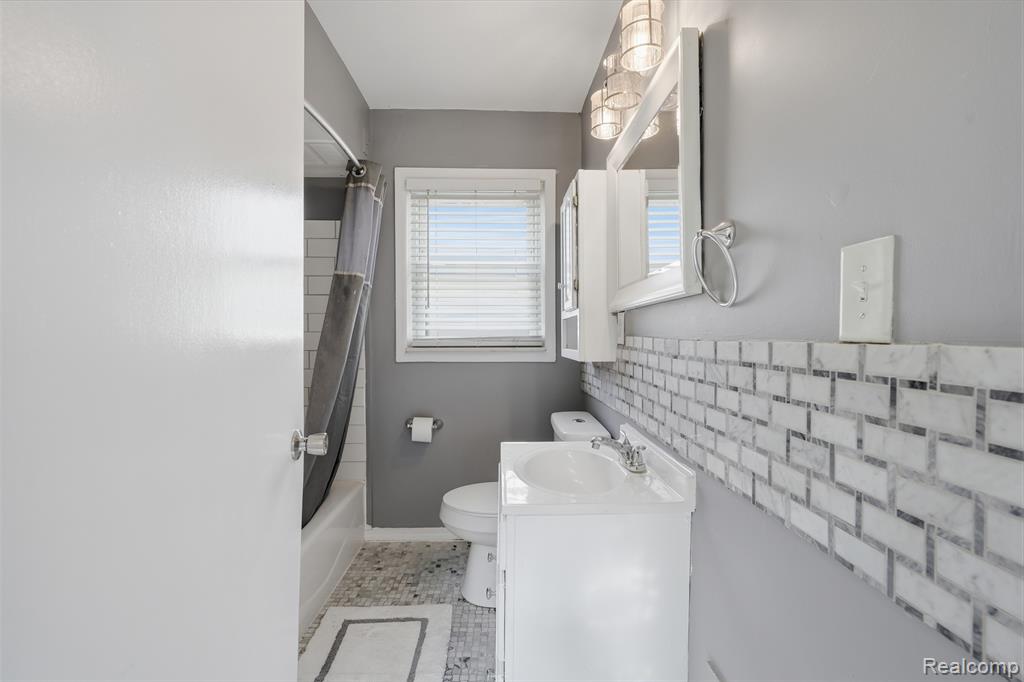756 Cloverlawn Boulevard, Lincoln Park, MI 48146 — Photo 14