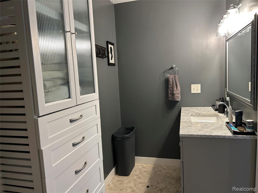 9642 Hummingbird Ct, Howard City, MI 49329 — Photo 11