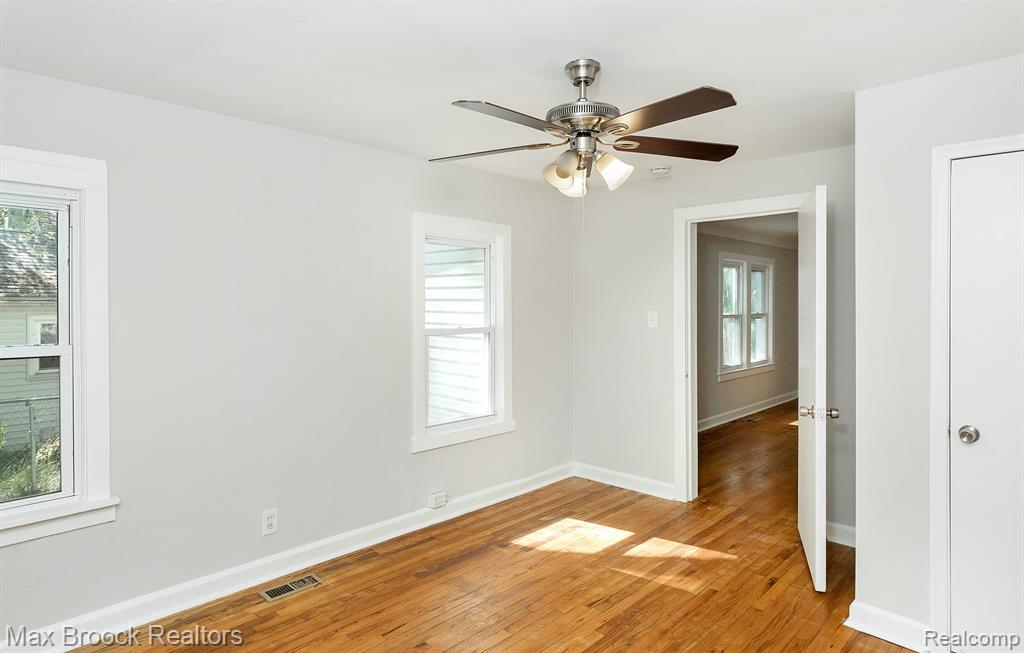 594 ANDRESEN Court, Hazel Park, MI 48030 — Photo 6