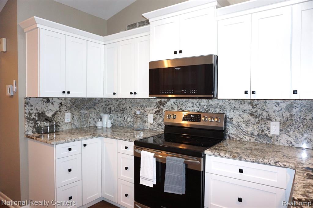 4858 GRANDVIEW Drive, Ypsilanti, MI 48197 — Photo 17