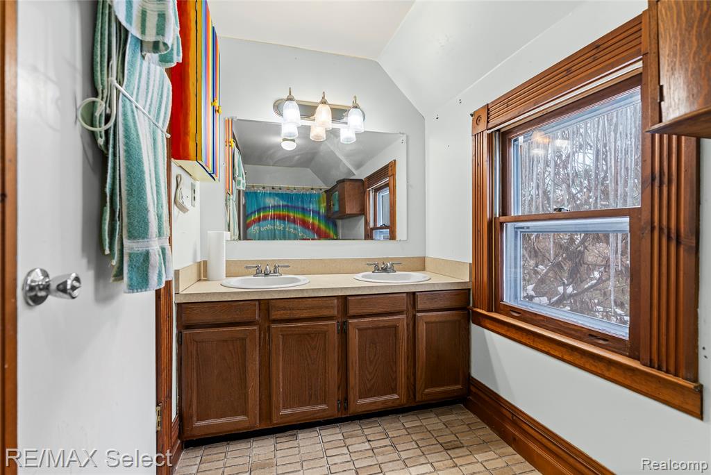 9710 Rattalee Lake Road, Clarkston, MI 48348 — Photo 32