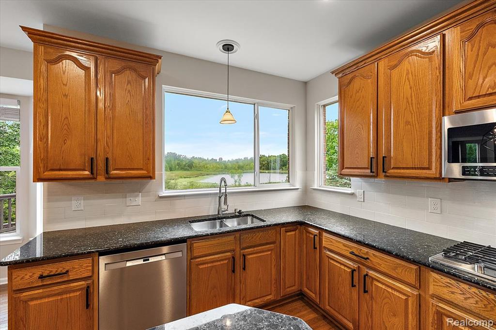 5390 Plantation Drive, Commerce Twp, MI 48382 — Photo 20