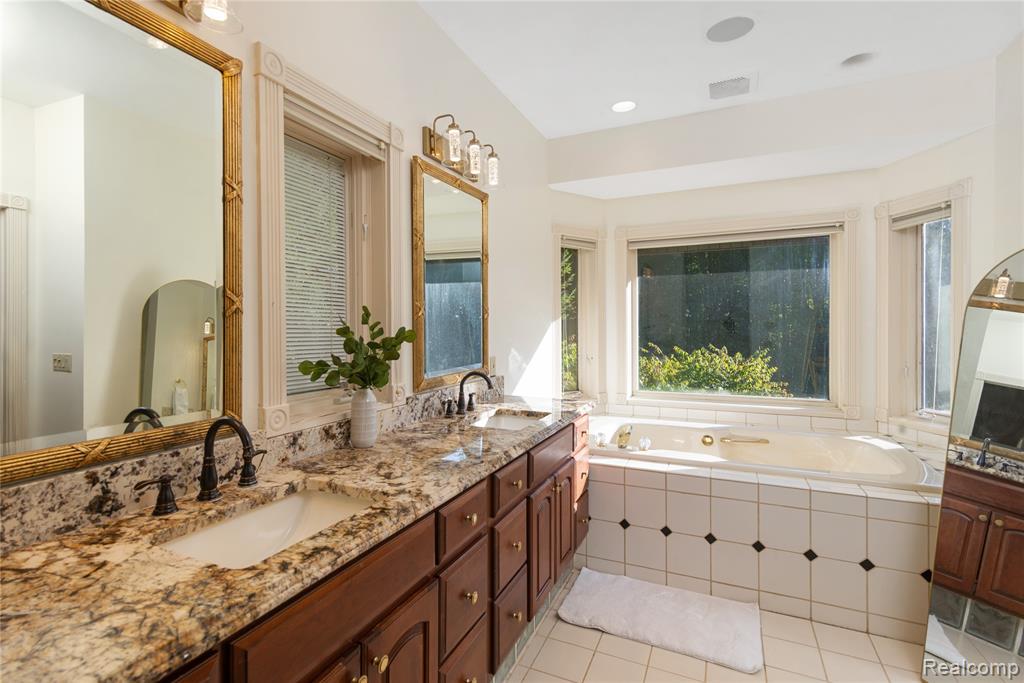 5090 Stone Oak Drive, Jackson, MI 49201 — Photo 17