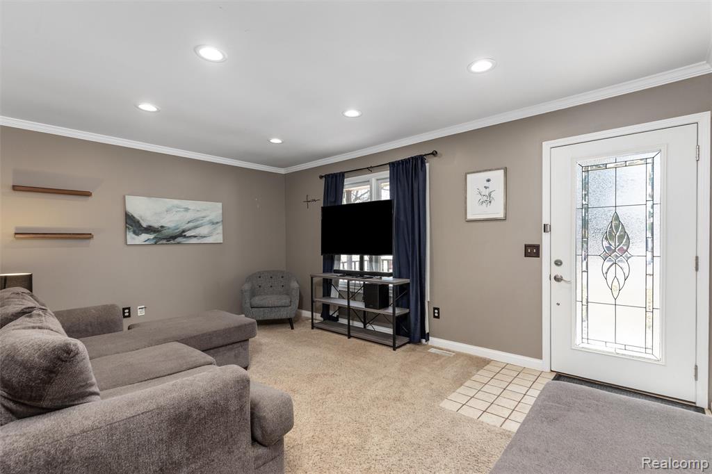 3712 Summit Court, Wixom, MI 48393 — Photo 2