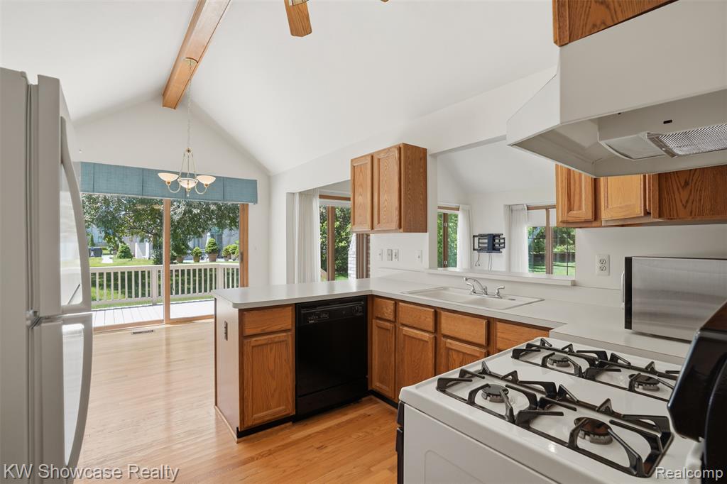 54519 Cambridge Drive, Shelby Twp, MI 48315 — Photo 11