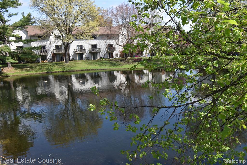 7230 BLUEWATER Drive, 130, Clarkston, MI 48348 — Photo 13