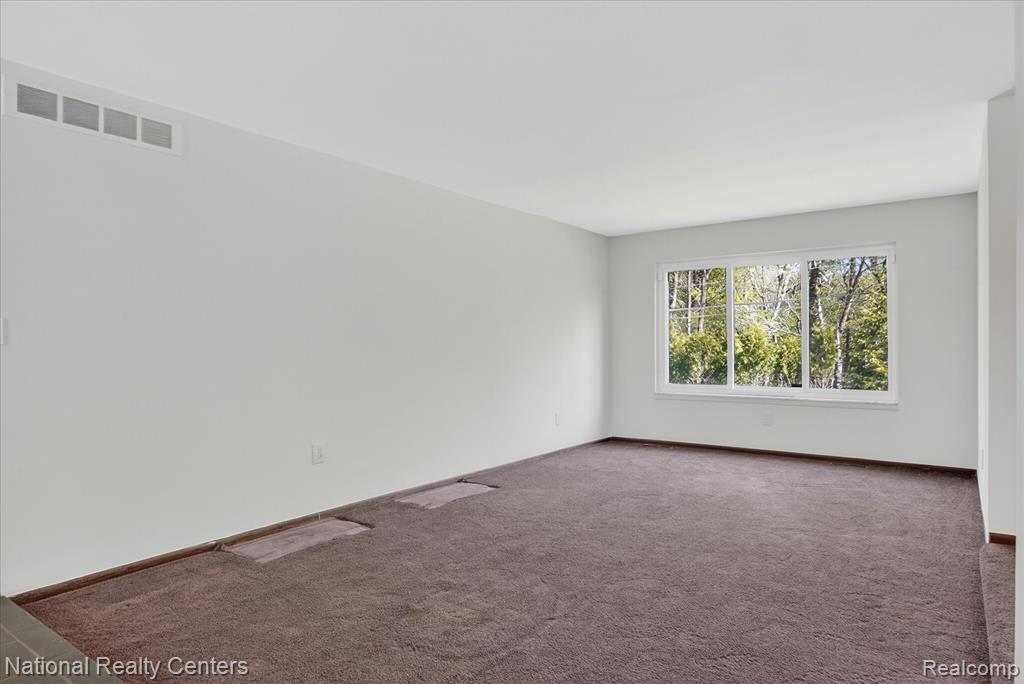 21730 Riverview Drive, Beverly Hills, MI 48025 — Photo 10