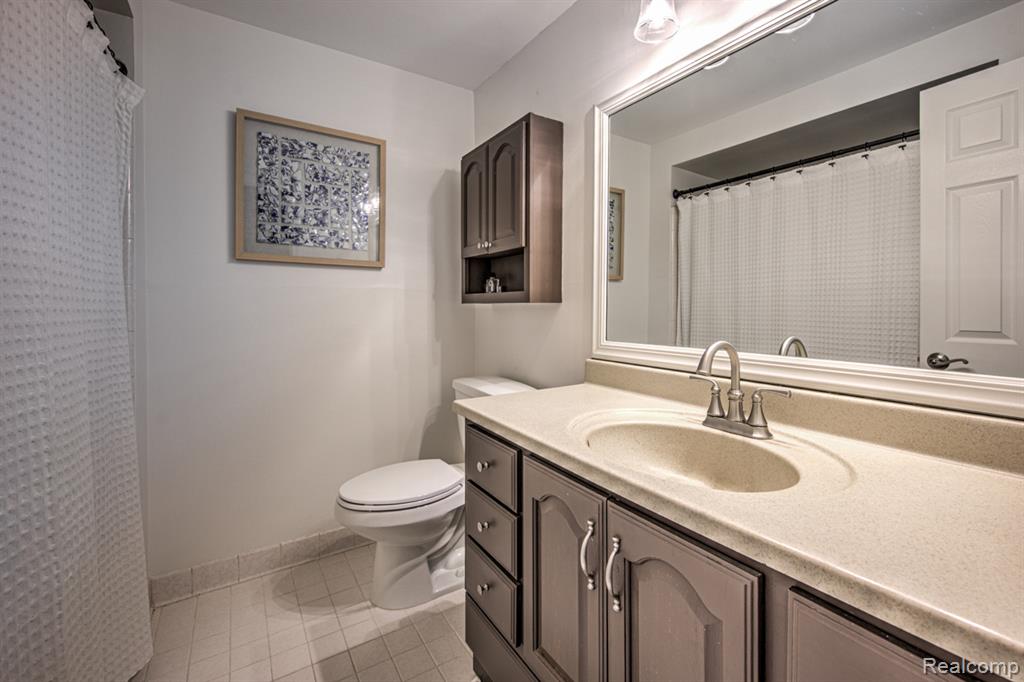 5250 Winchester Drive, Troy, MI 48085 — Photo 33