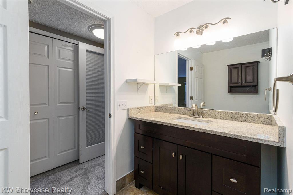 4980 OAK HILL Drive, 66, Waterford, MI 48329 — Photo 33